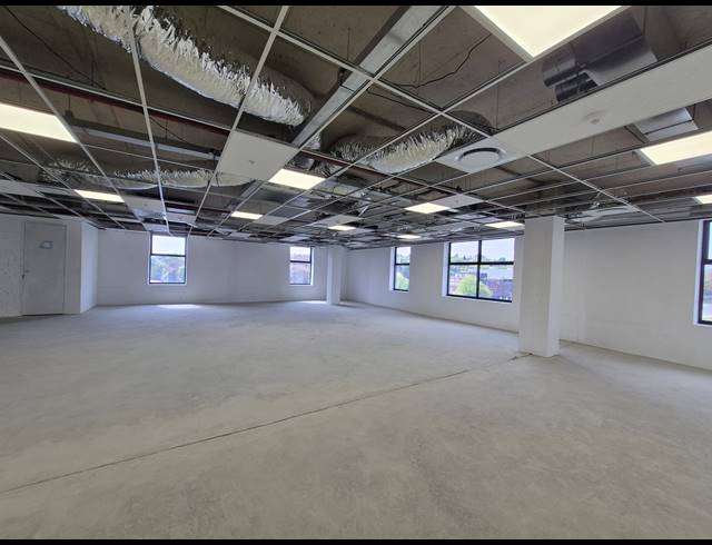 1,387M² OFFICE TO LET IN GLENADRIENNE